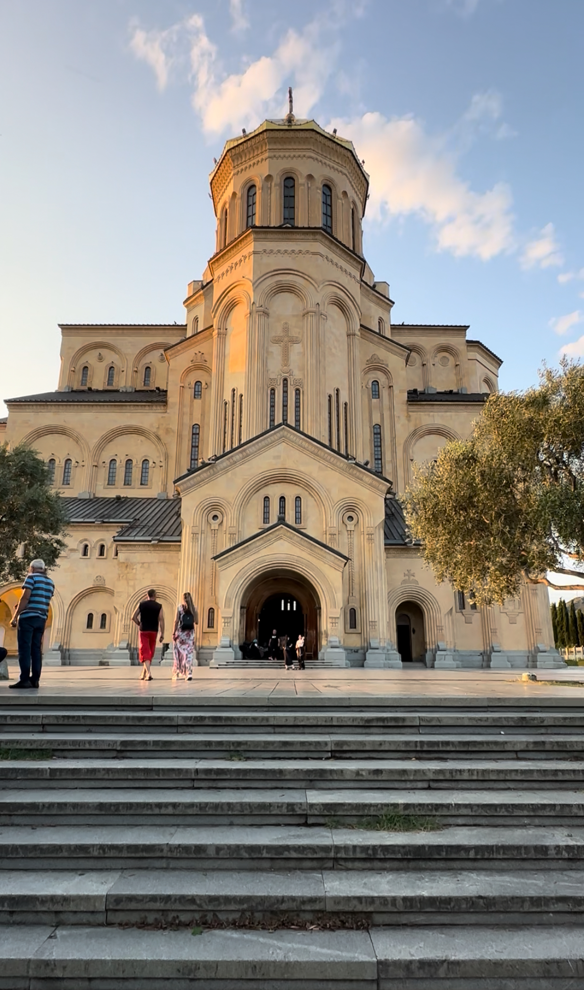 کلیسای سامبا (Holy Trinity Cathedral of Tbilisi) 
